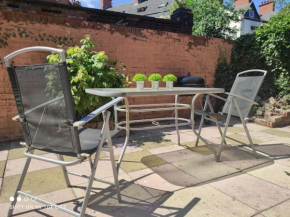 Location! 2 bed city centre with free parking